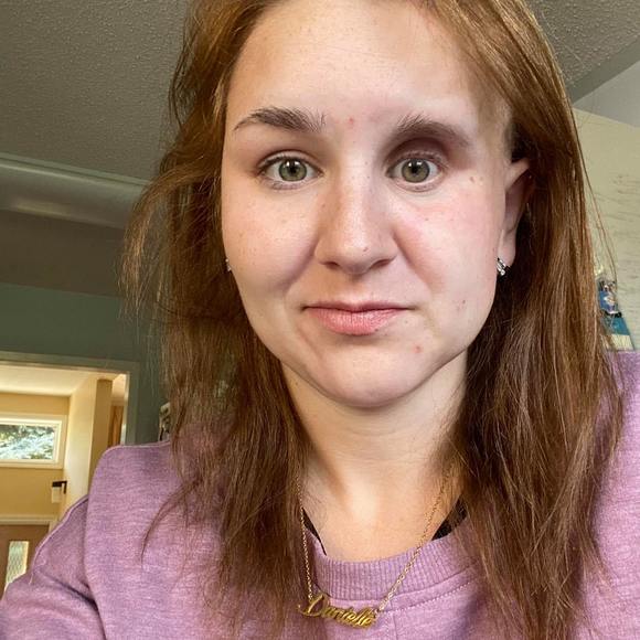 Meet your Posher, Danielle - Picture 1 of 1
